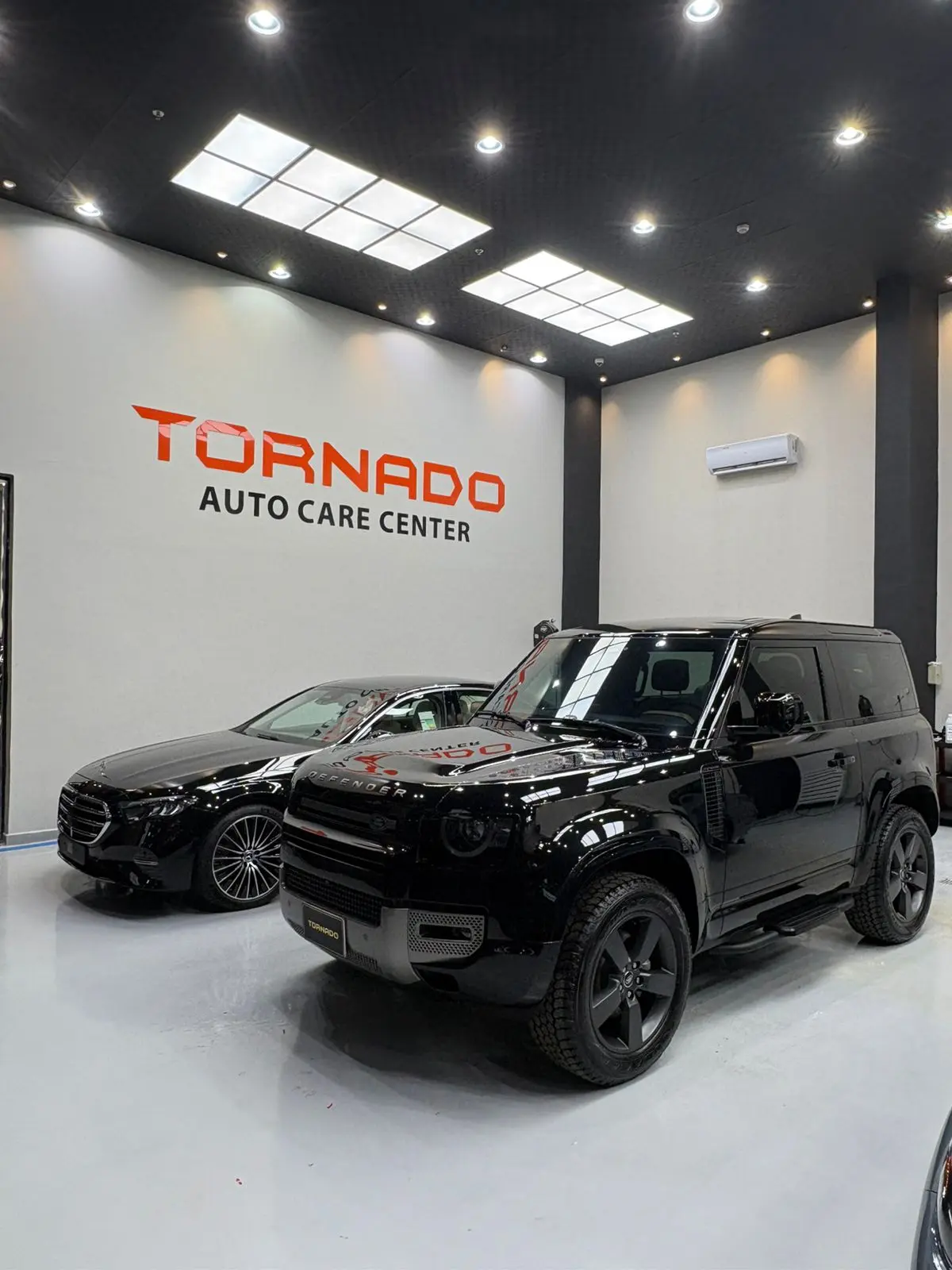 هل تلميع السيارة يضر الطلاء؟ وتأثيره على سماكته